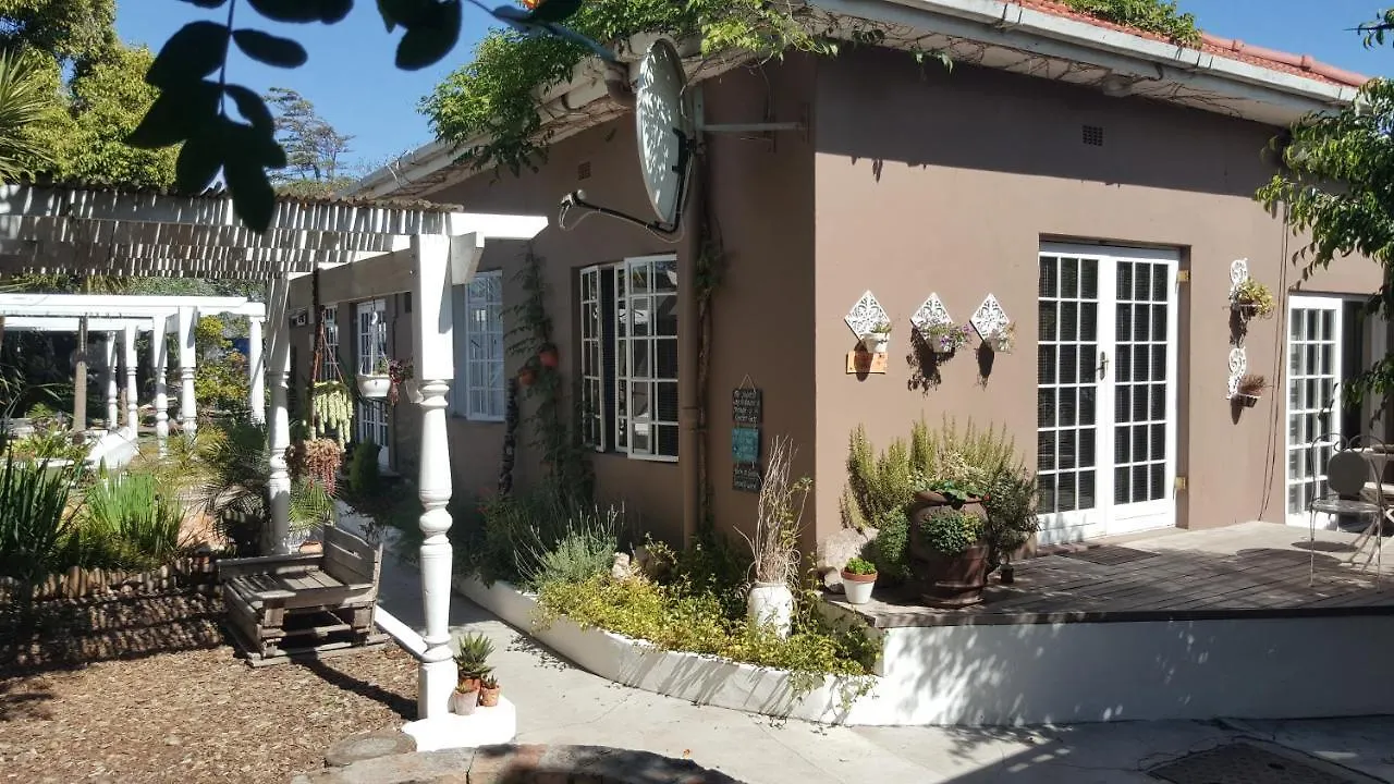 Guest House Frame Ace Bellville